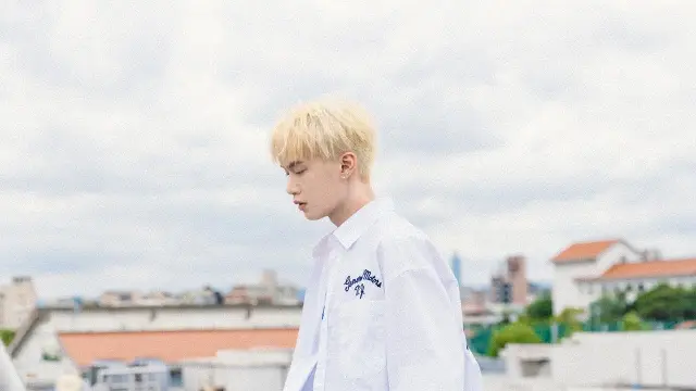 Yu San Wang Le Dai Zou 雨傘忘了帶走 (Left in the Rain) - Samuel Chou 周子翔 Lyrics